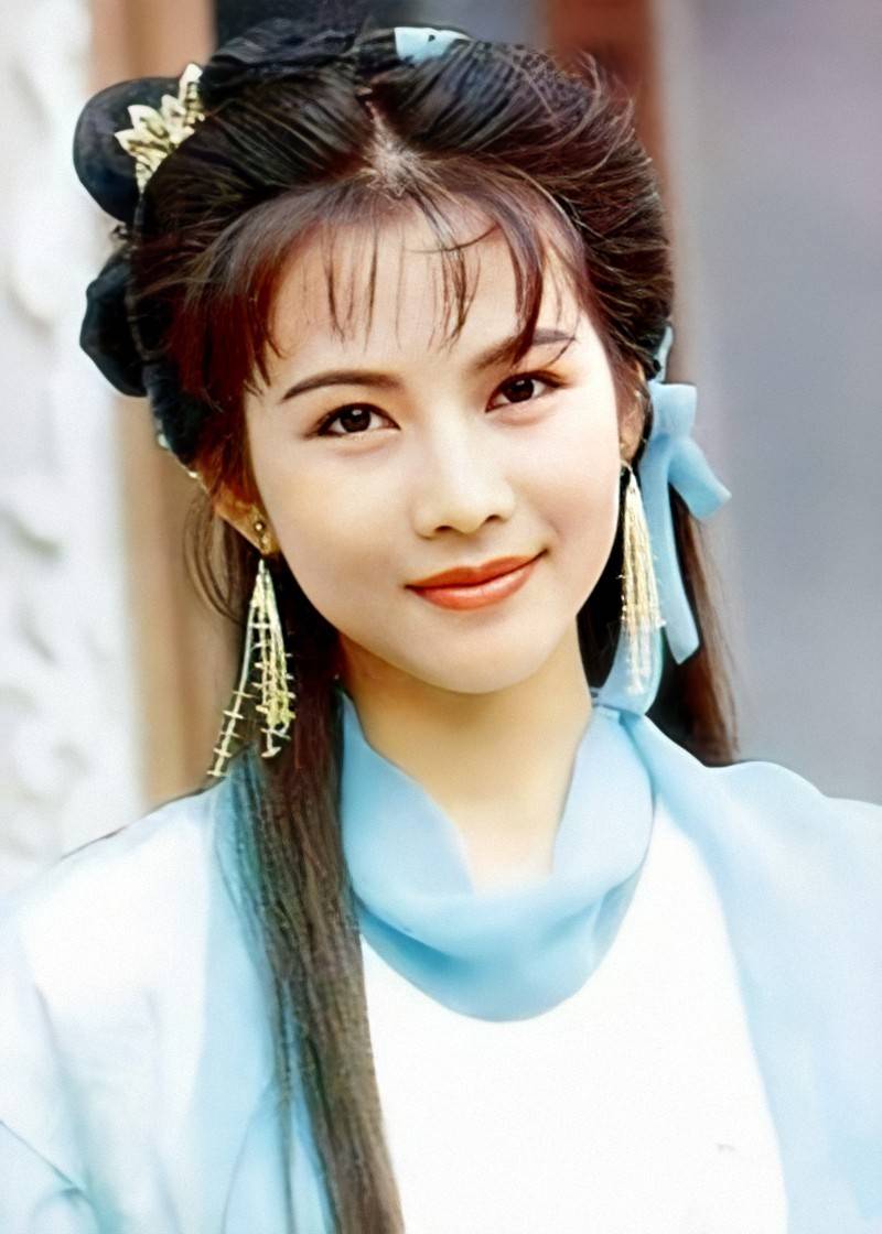 蔡少芬年轻时候的颜值,在香港美女中也占有一席之地