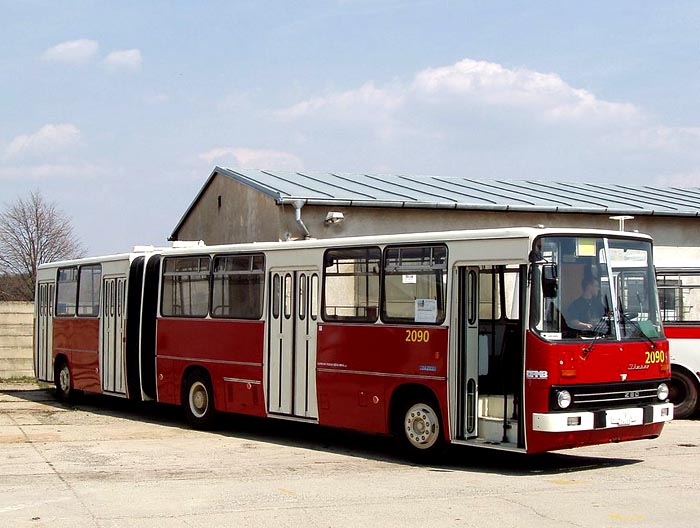 大连曾经使用过的老式公交车
