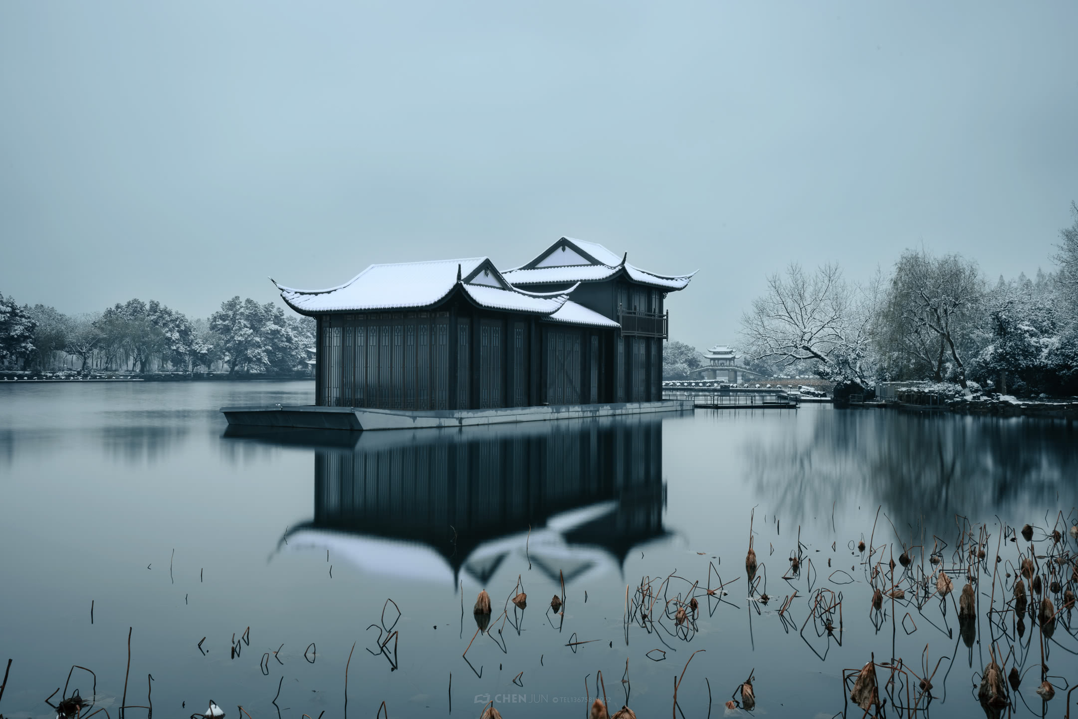 杭州西湖下雪图片
