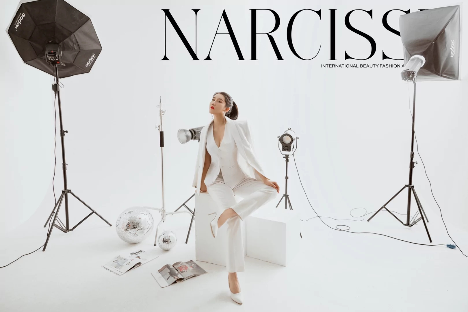 散打王星女郎刘太阳,一身白色西装太帅了