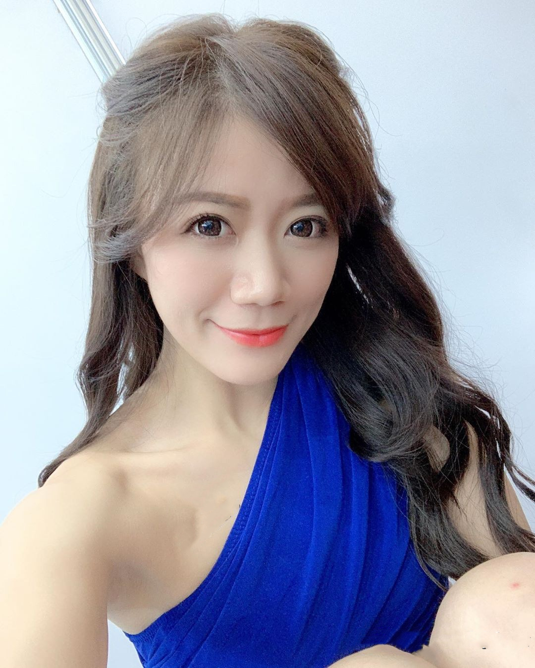 台湾赛车美女车模小安的生活自拍照,甜美可爱气质撩人