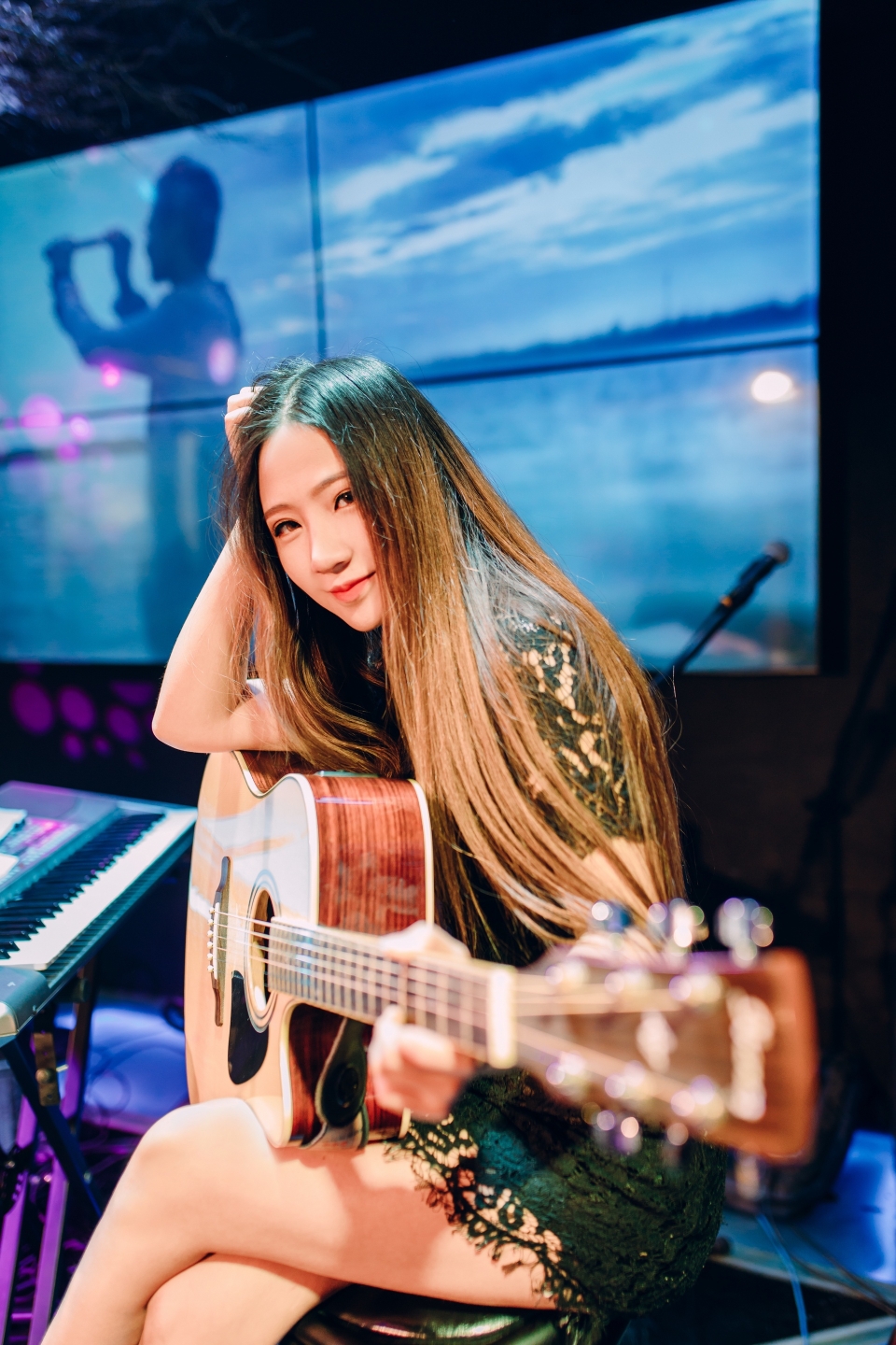 酒吧女性感约拍写真