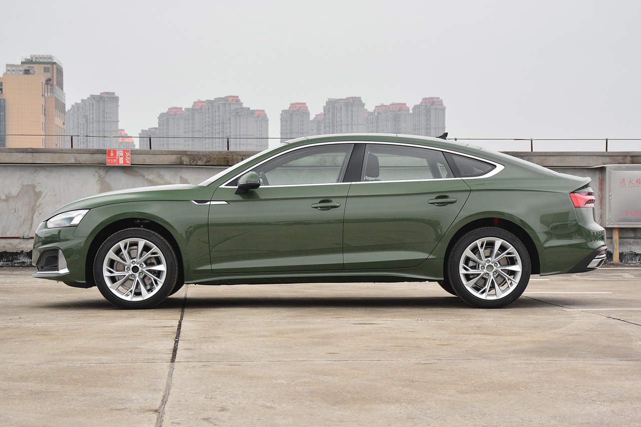 2021款奥迪a5 sportback40tfsi时尚致雅型