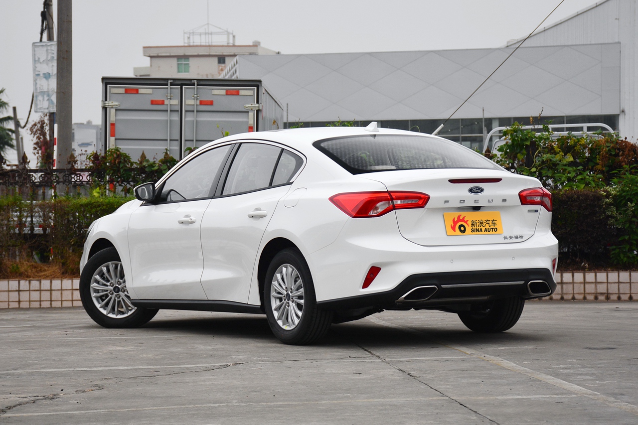 2021款福克斯三厢 ecoboost 180 自动锋潮型