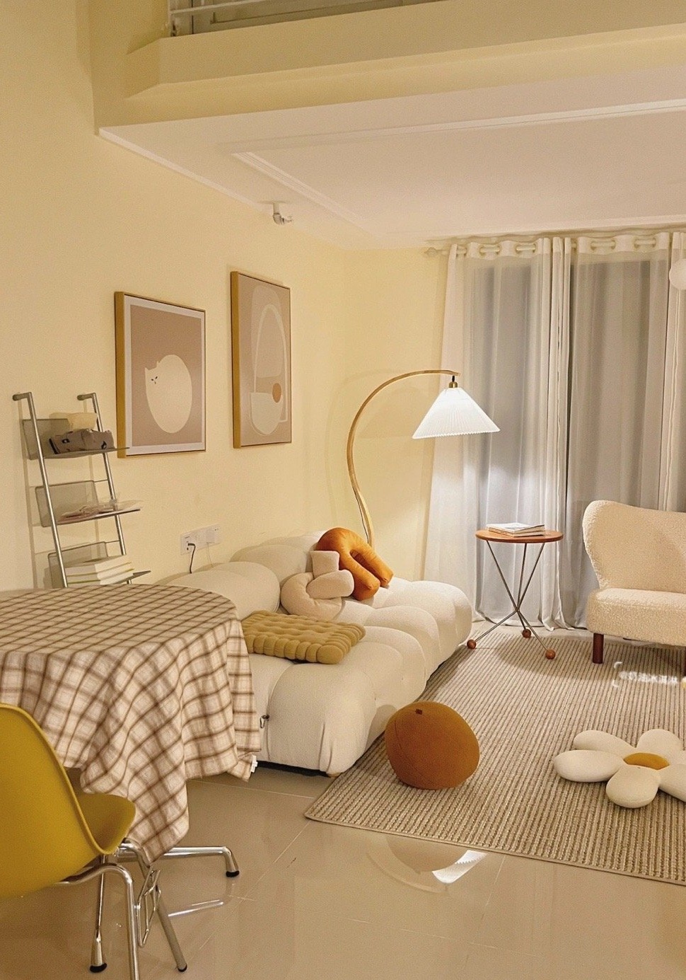 奶油色系loft女生独居小公寓简装装修简约风格