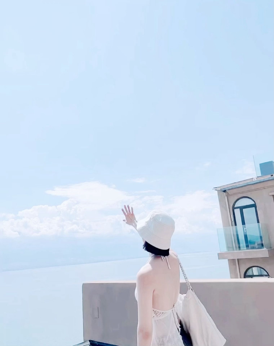 组图:宋茜出道13周年福利美照曝光 穿露背装肌肤白嫩身材好辣