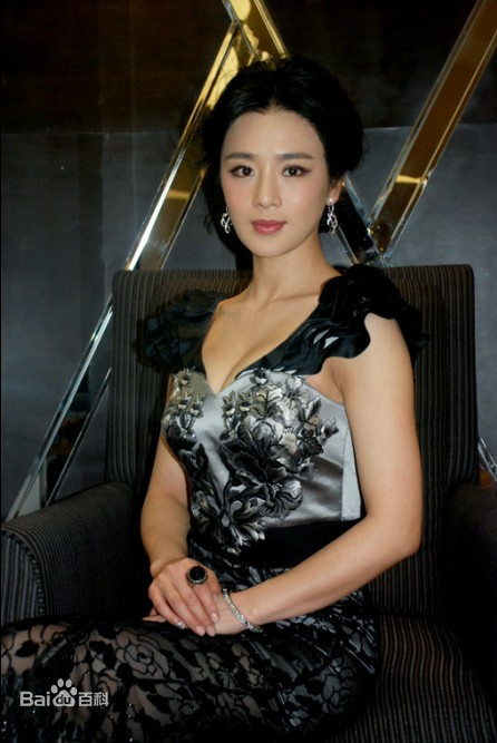 演员周显欣,一个充满异样风情的女人