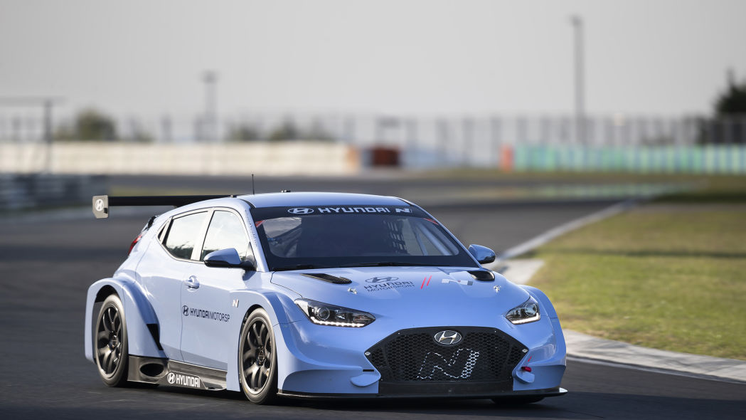 现代飞思n etcr,纯电动赛车,吸引不少人的目光,帅气