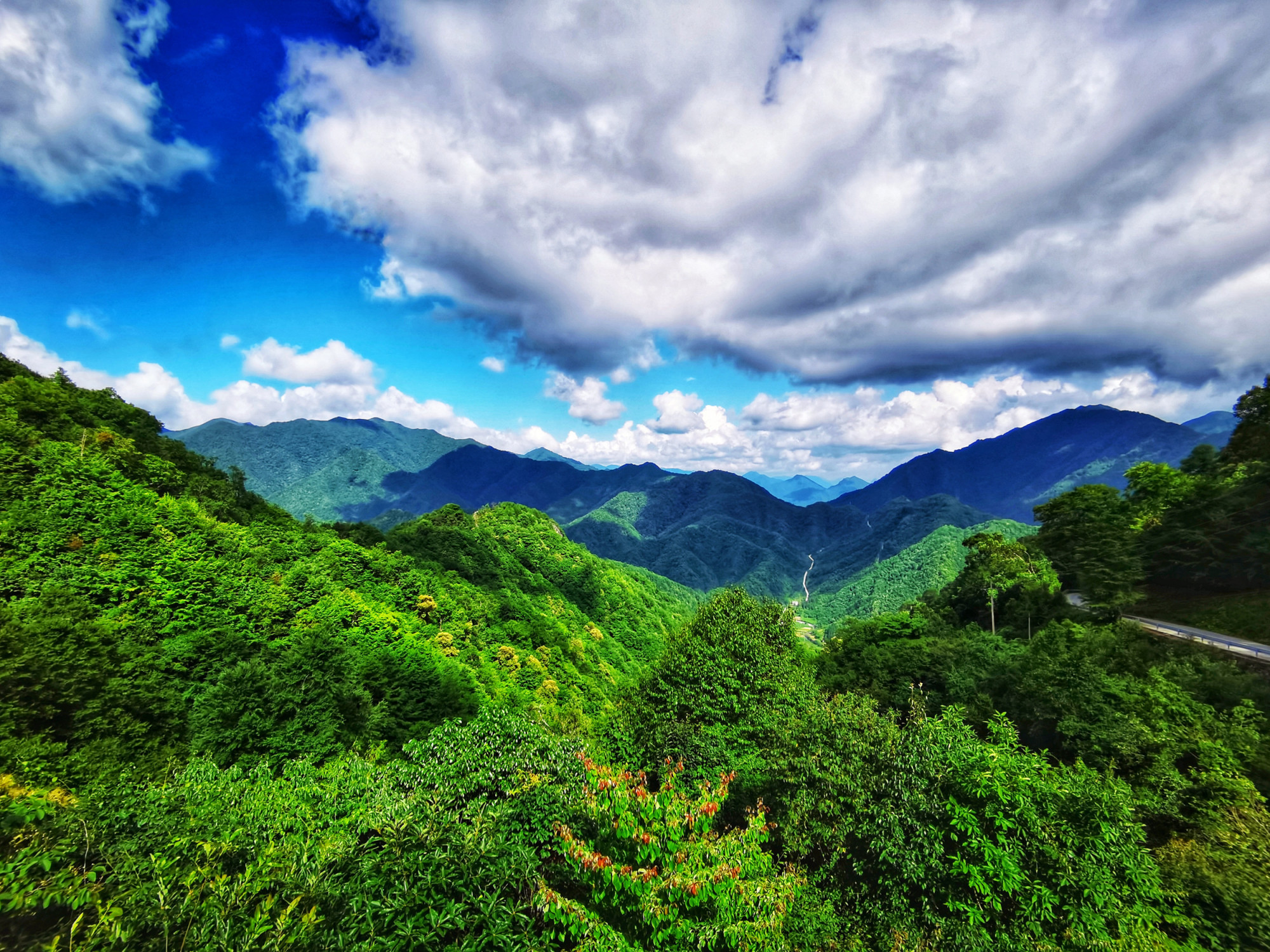 重庆城口:初秋的天空绚丽多彩 美如画卷