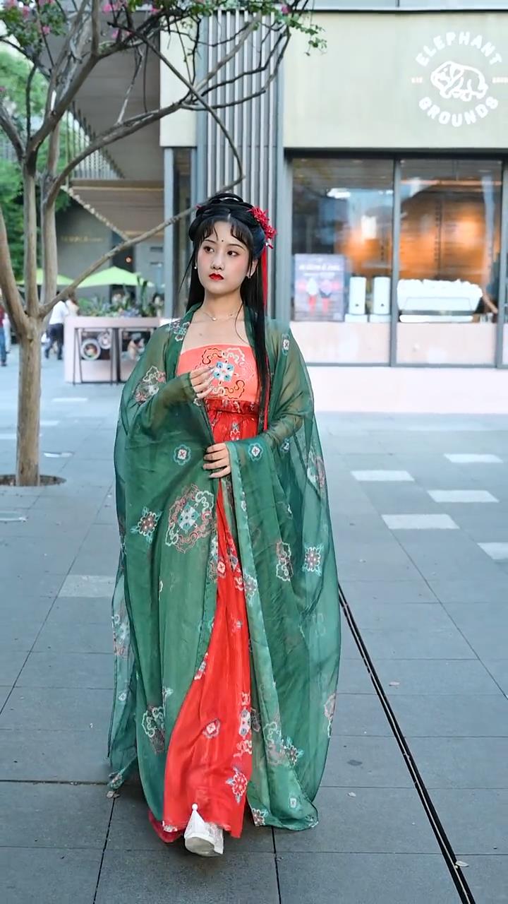 太古里街拍古装汉服美女