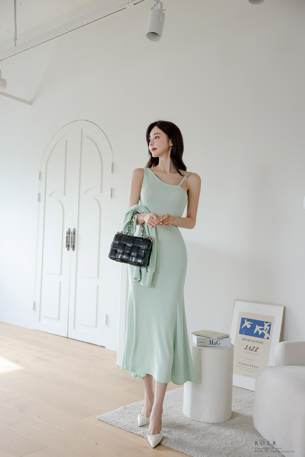 孙允珠每日穿搭:希腊风复古女神烟绿薄荷长裙