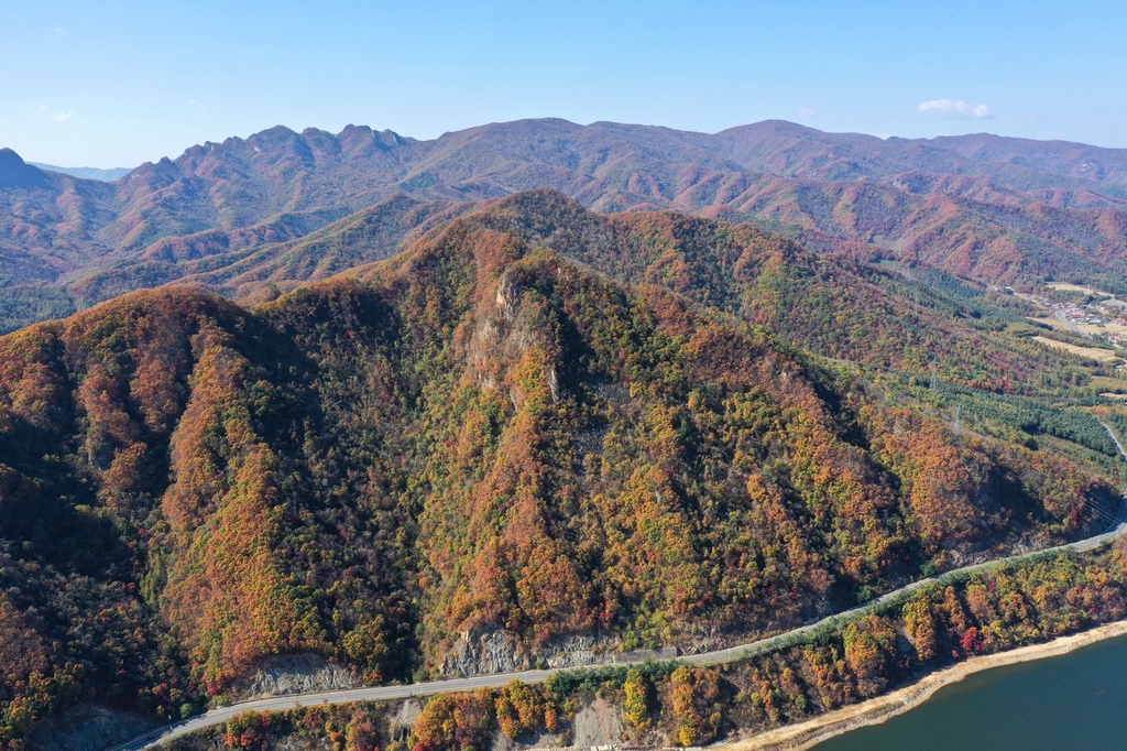 航拍辽宁本溪秋景如画