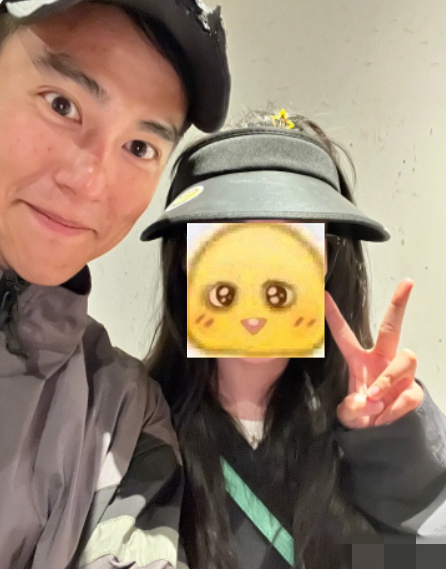 组图:网友去完雍和宫偶遇彭于晏 晒自拍两人微笑比耶