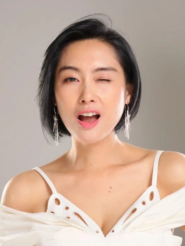 朱茵美照9张!朱茵年轻时的颜值怎么样?