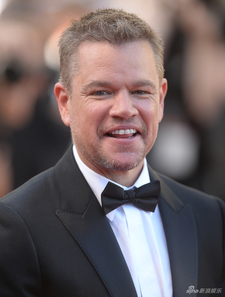 组图:《静水城》戛纳首映 马特·达蒙西装帅气亮相