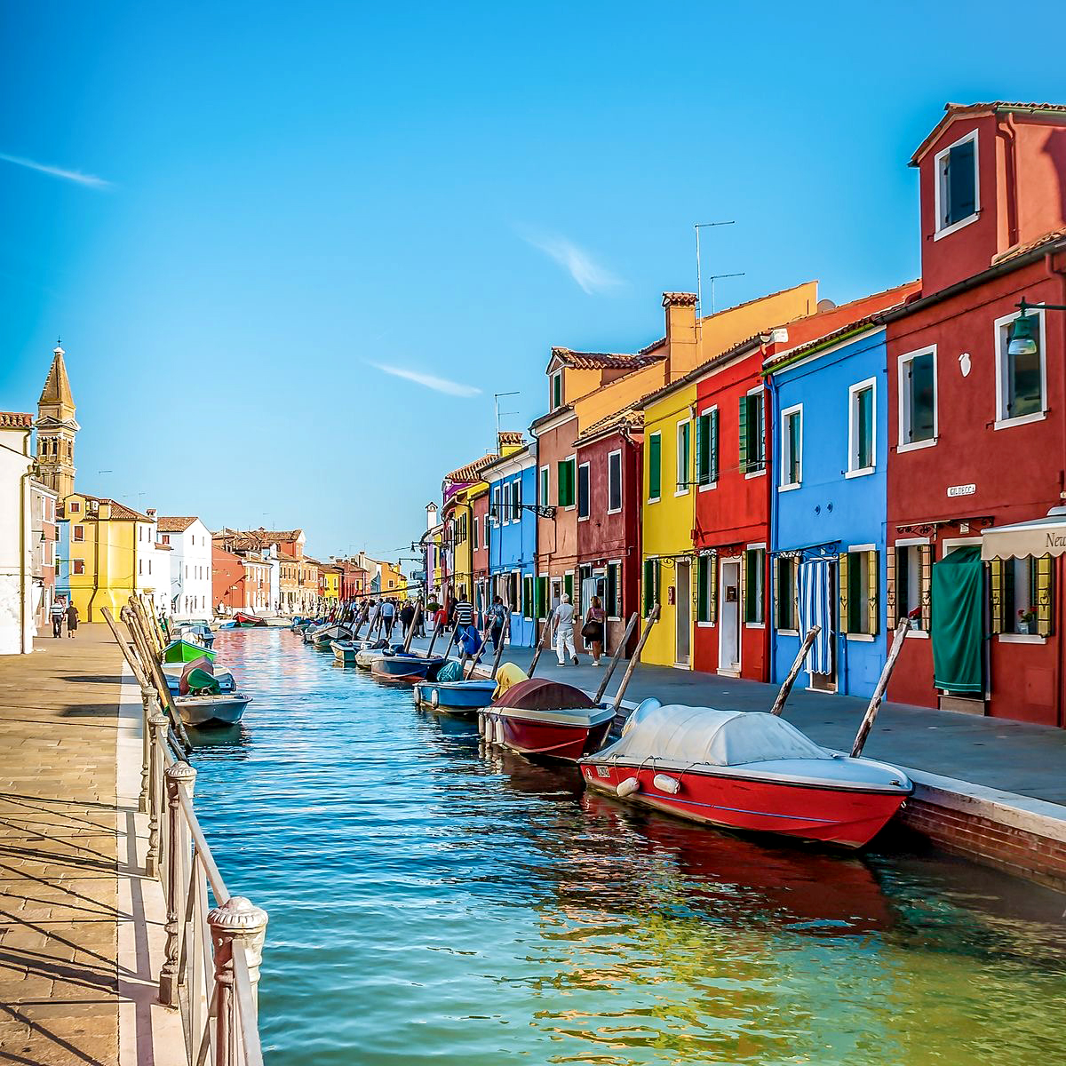 光景美图分享71:布拉诺岛(意大利)最五彩斑斓的梦幻彩色岛