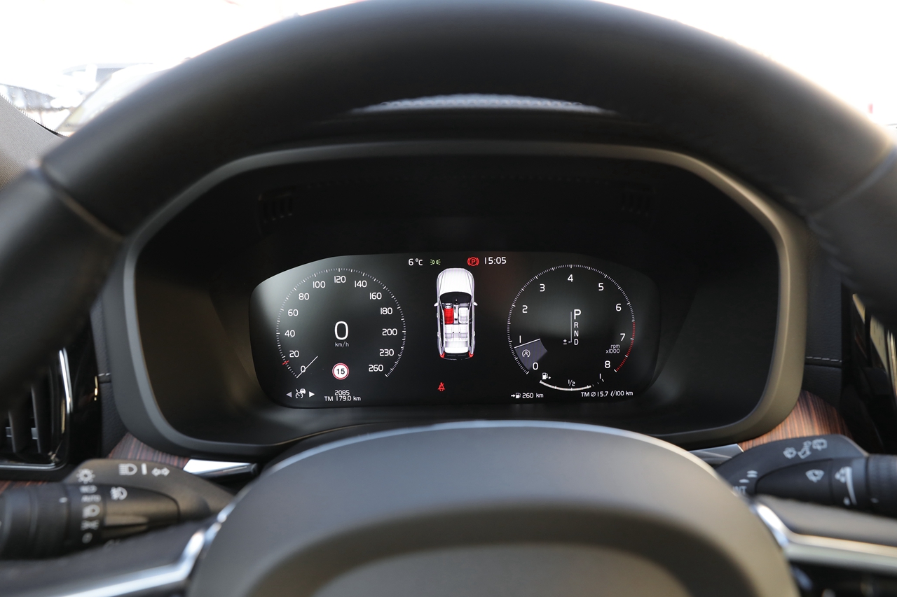 2021款沃尔沃xc60 2.0t四驱t5智雅豪华版