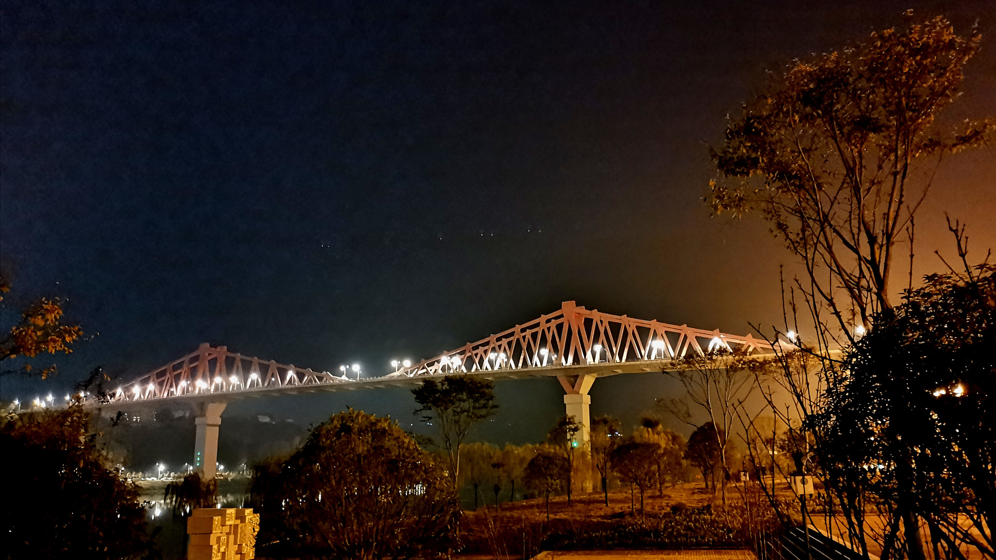 夜幕下的黄柏河大桥