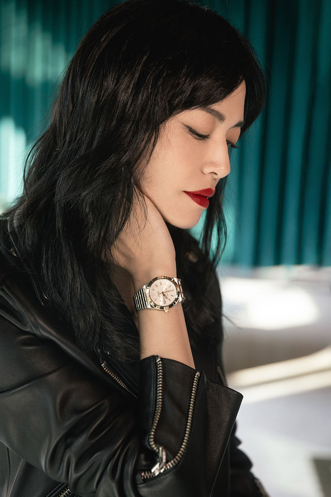 姚晨皮衣造型出席品牌活动 酷飒有型气场全开