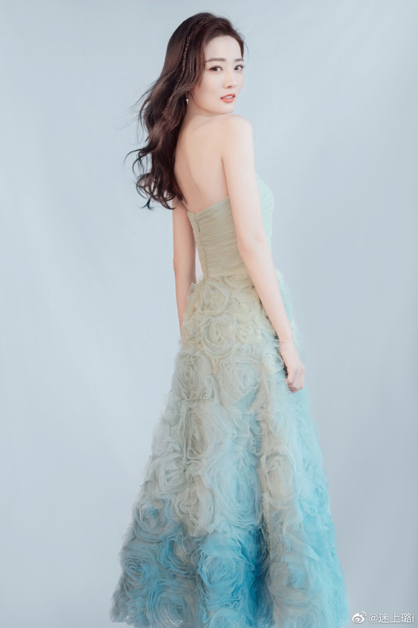 徐璐写真美图:空谷幽兰,楚楚动人