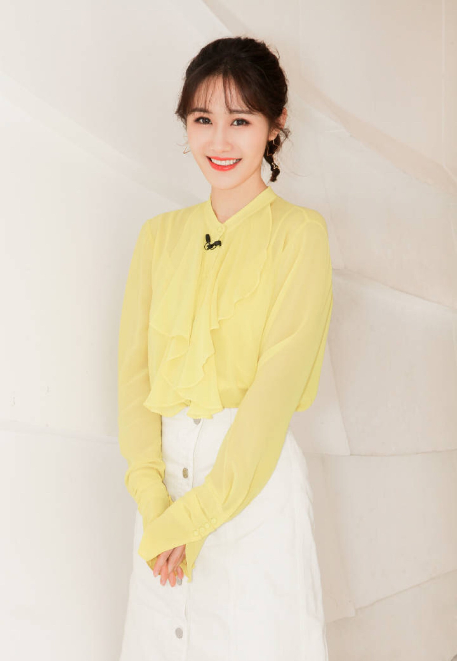 美女主持梁田:貌美如花,美丽动人