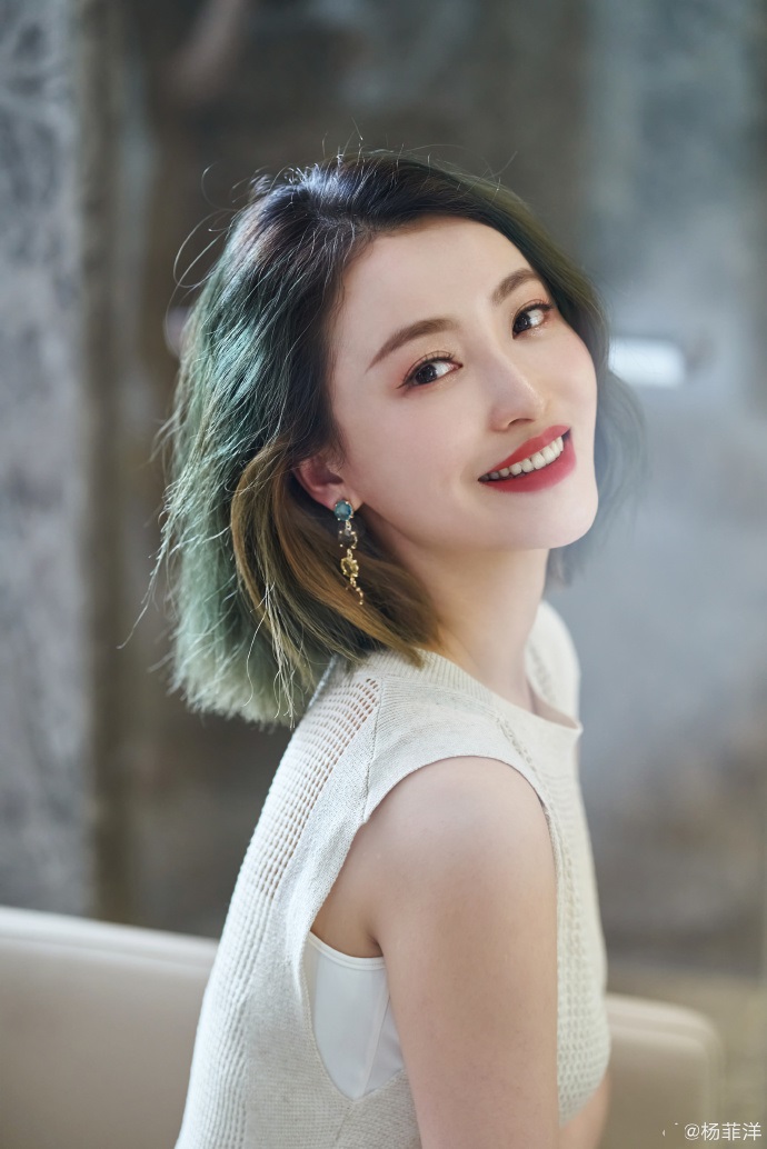 美女演员杨菲洋迷人美照欣赏真好看