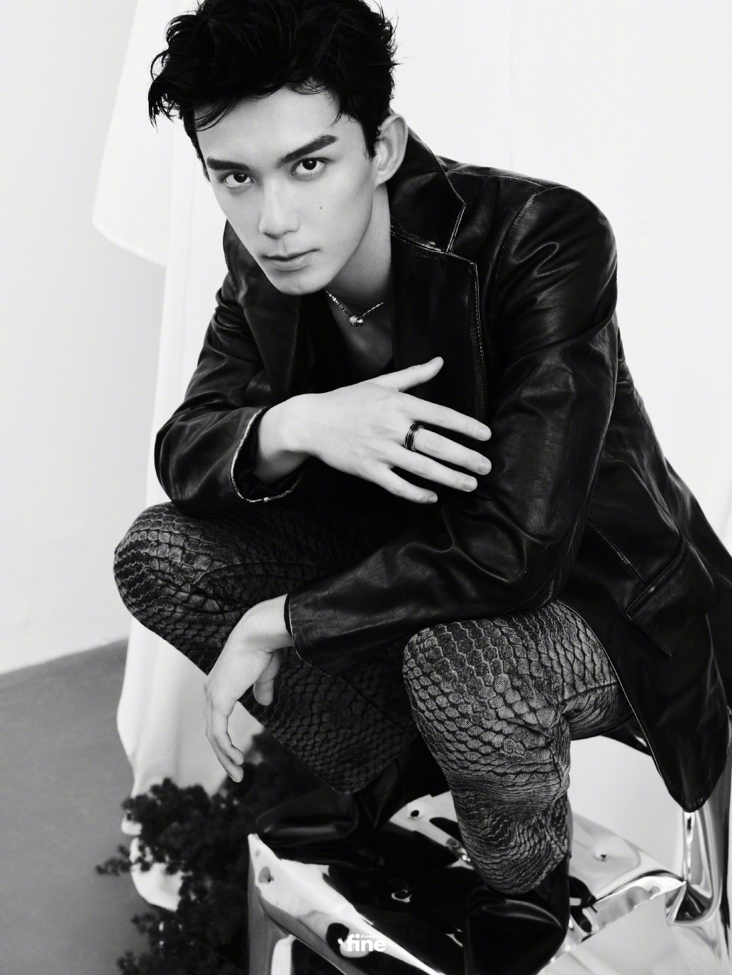 吴磊时尚先生fine七月刊封面,少年感与男人味的极致碰撞