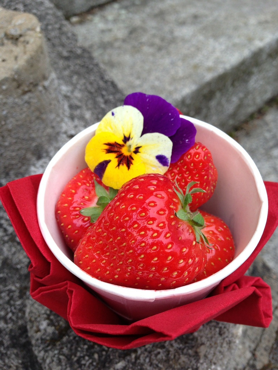 壁纸—鲜红草莓,美丽之极,可爱诱人系列二(11张水果美图)