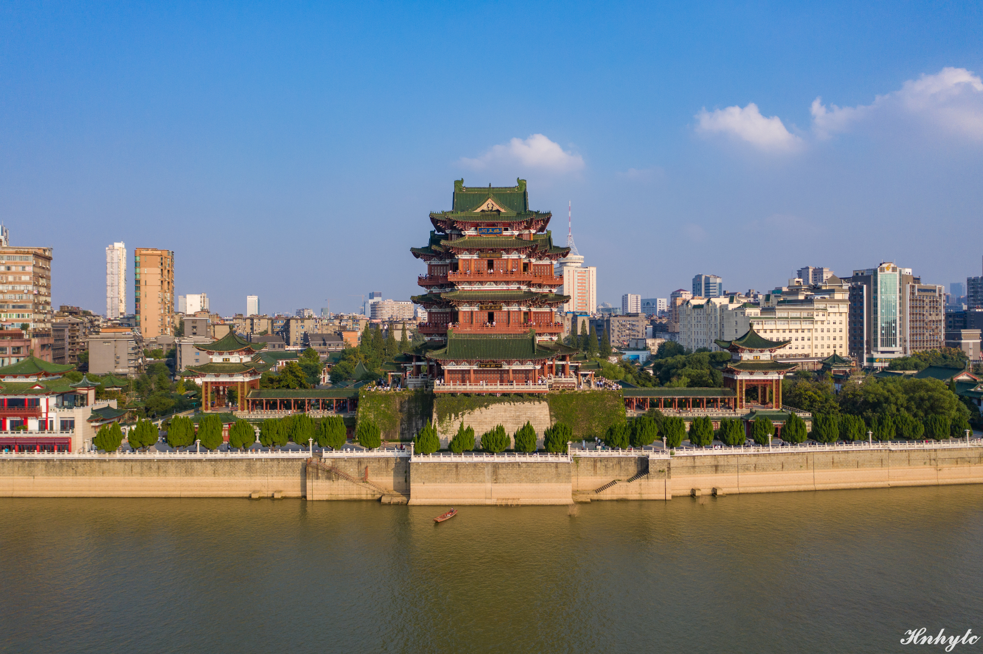 航拍滕王阁(非琉璃黄配色的江南名楼)