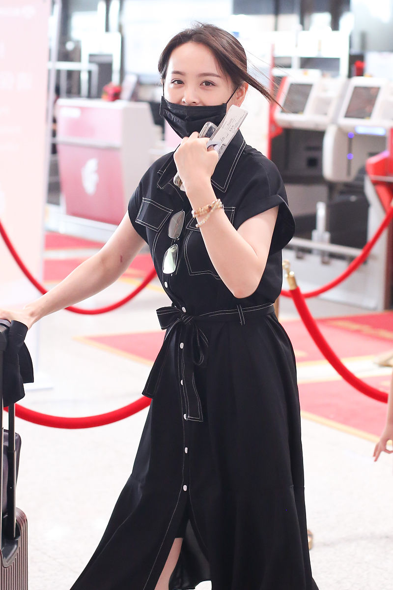 邓莎街拍:法式很一群dior拖鞋hermes lindy手袋精致女人