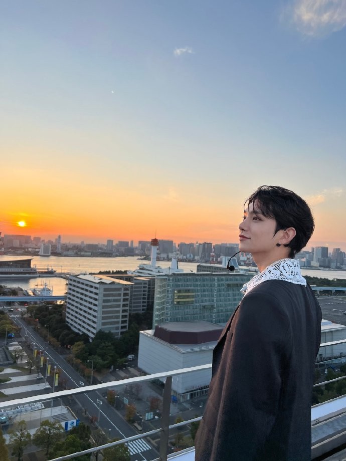 洪知秀帅气迷人