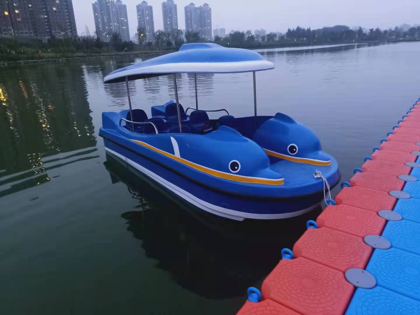 公园游船休闲娱乐水上脚踏电动船观光旅游