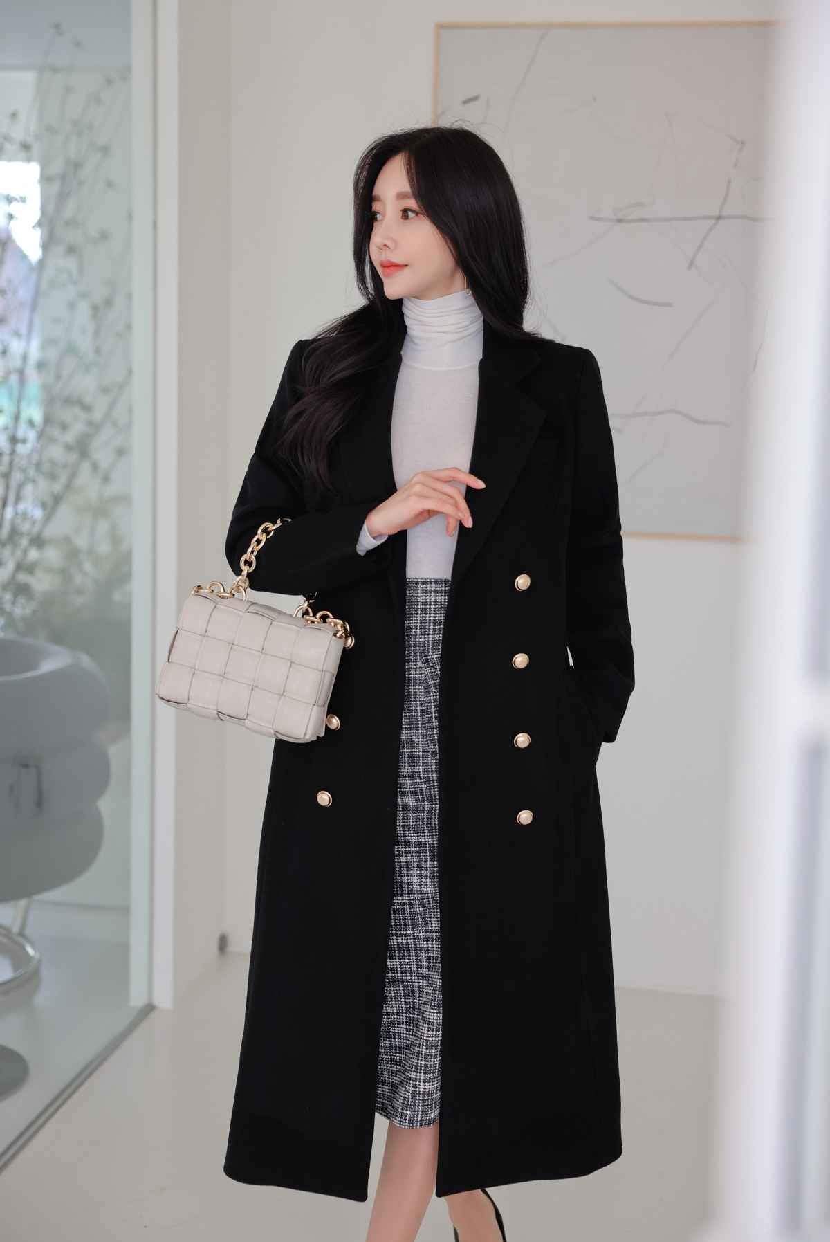 孙允珠每日穿搭:黑杰克复古英伦水磨石呢大衣