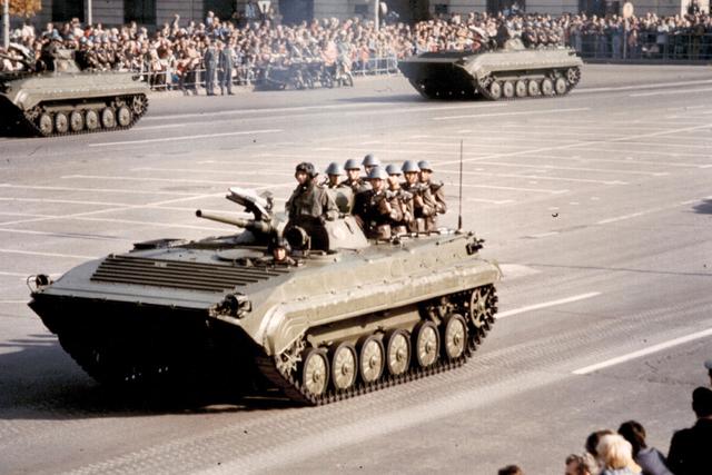 东德国家人民军武器篇(坦克/导弹/米格29/舰艇/ak-74/装甲车)