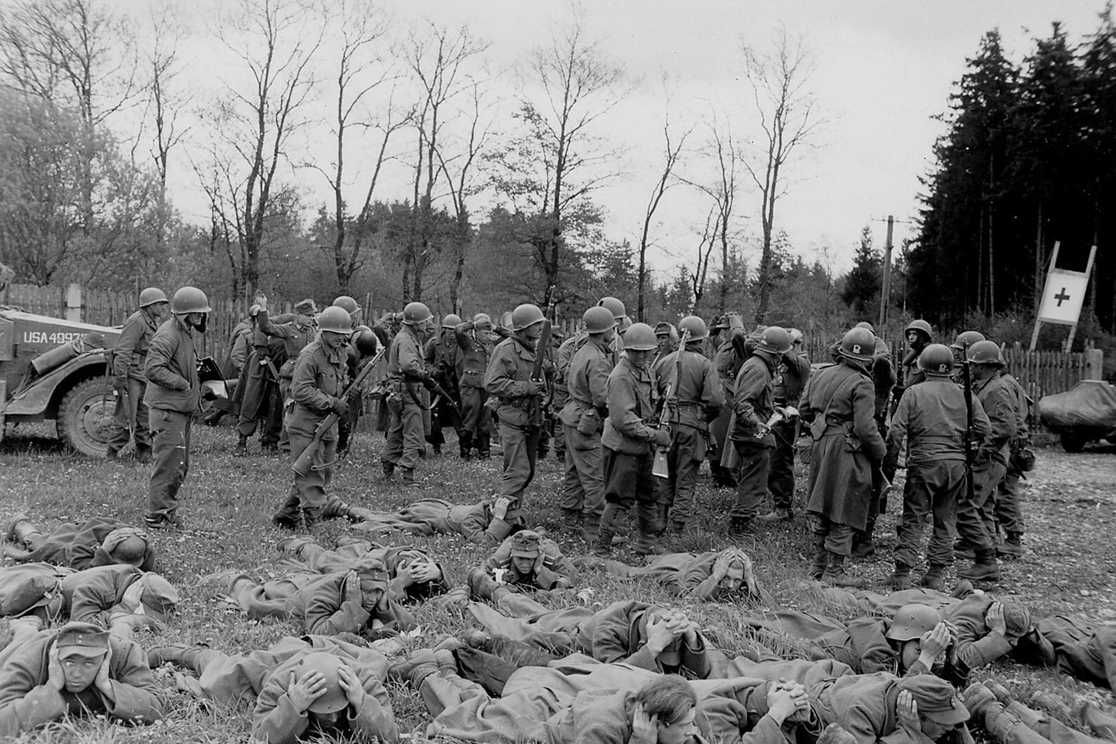 记录第二次世界大战战败投降后的德军士兵,史实照片还原当时场景