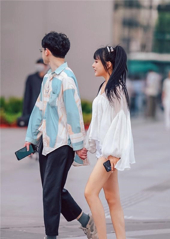 美女图组:夏季到了,你希望和图几走在时尚的街道上!