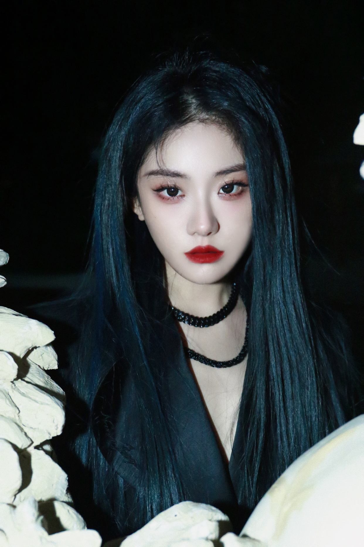 妩媚清冷,酷飒利落,喻言国庆献唱开幕盛典,舞台定妆美图放送