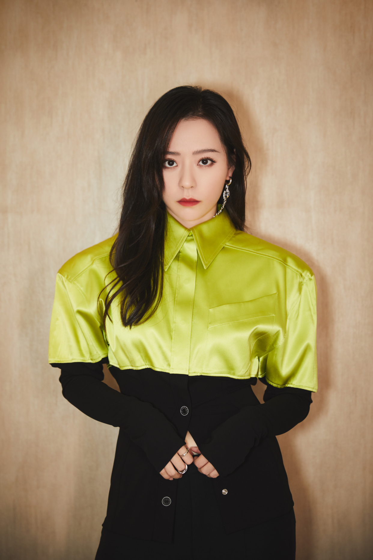 张靓颖高清写真美图:风姿绰约,魅力四射