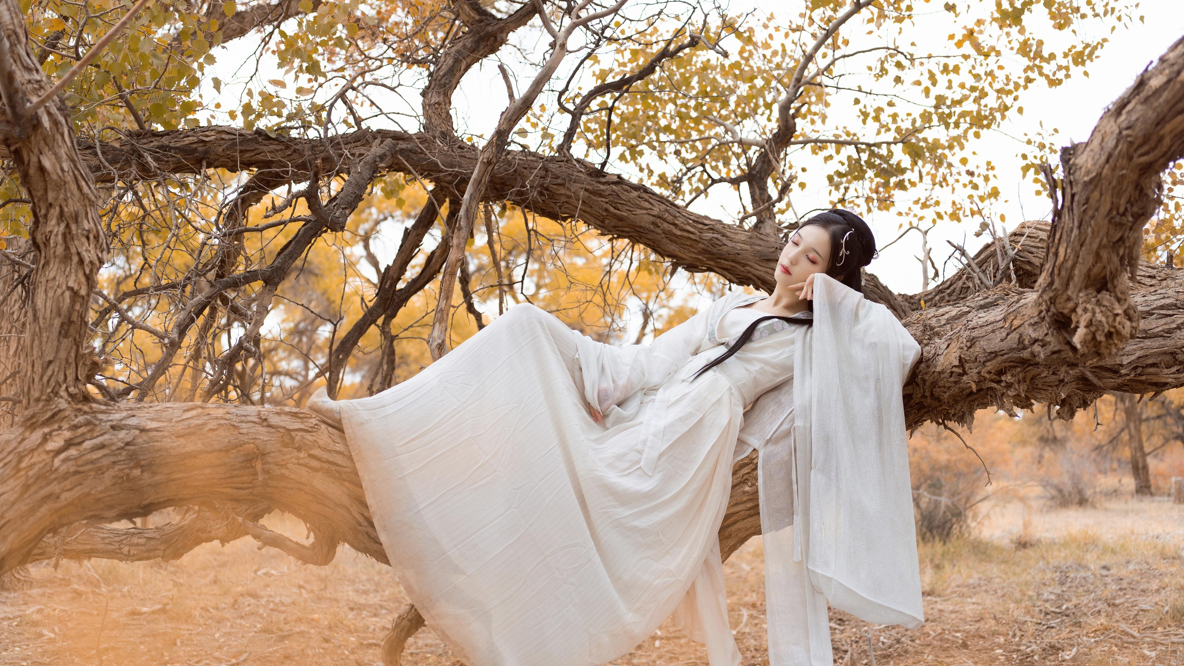 汉服美少女,郊外清新迷人写真照,宛如掉落人间的仙女,魅力四射