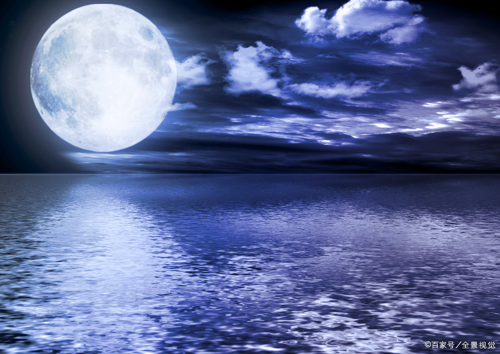 且就洞庭赊月色,将船买酒白云边.——唐代:李白