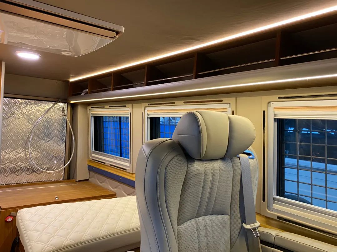 依维柯2046四驱越野房车