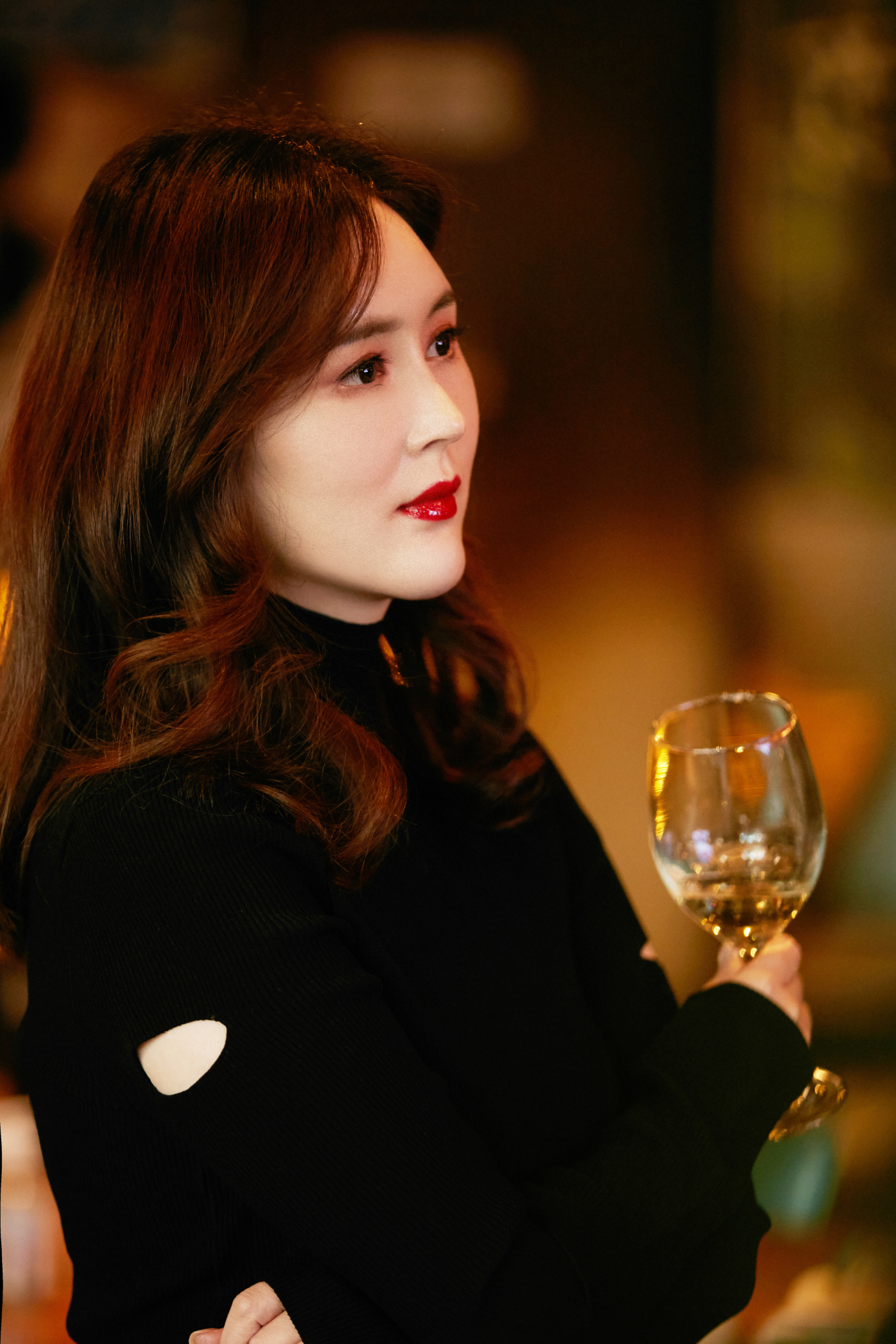 光之影绰 刘竞邂逅经典格调气场高级惊艳