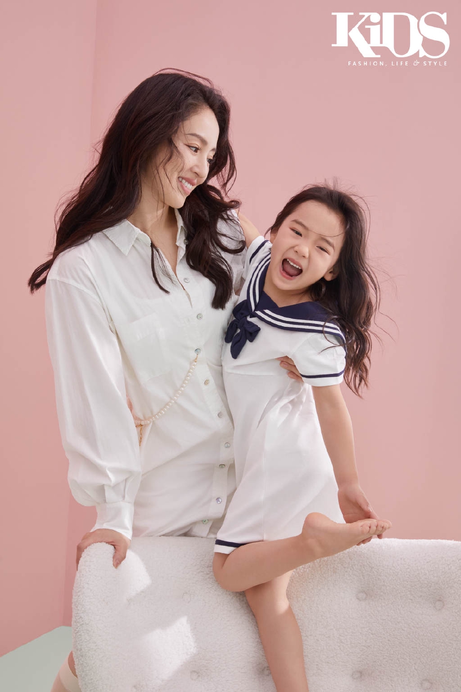 组图:是母女更是闺蜜!董璇小酒窝母亲节亲子大片温馨有爱