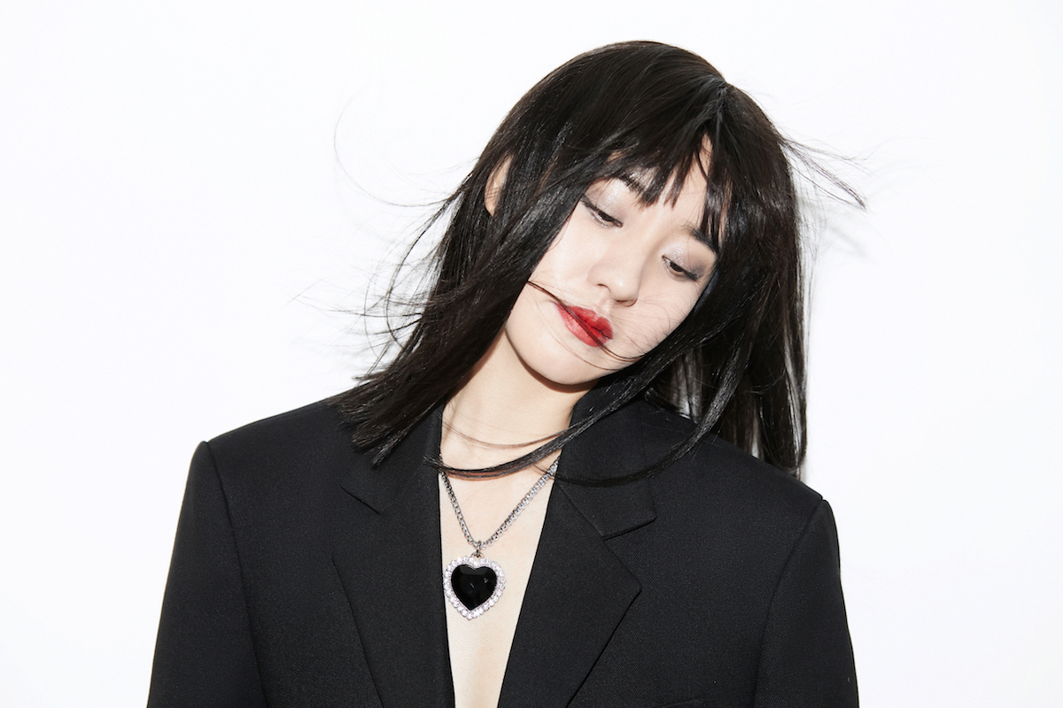 王智暗黑系酷girl大片 换了新发型又美又飒