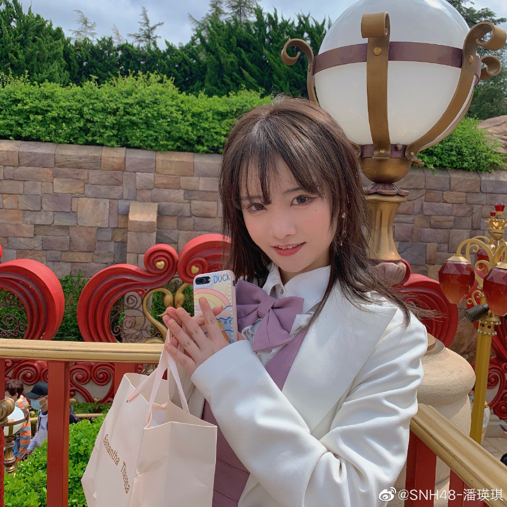 偶像女团snh48成员潘瑛琪迷人美照欣赏