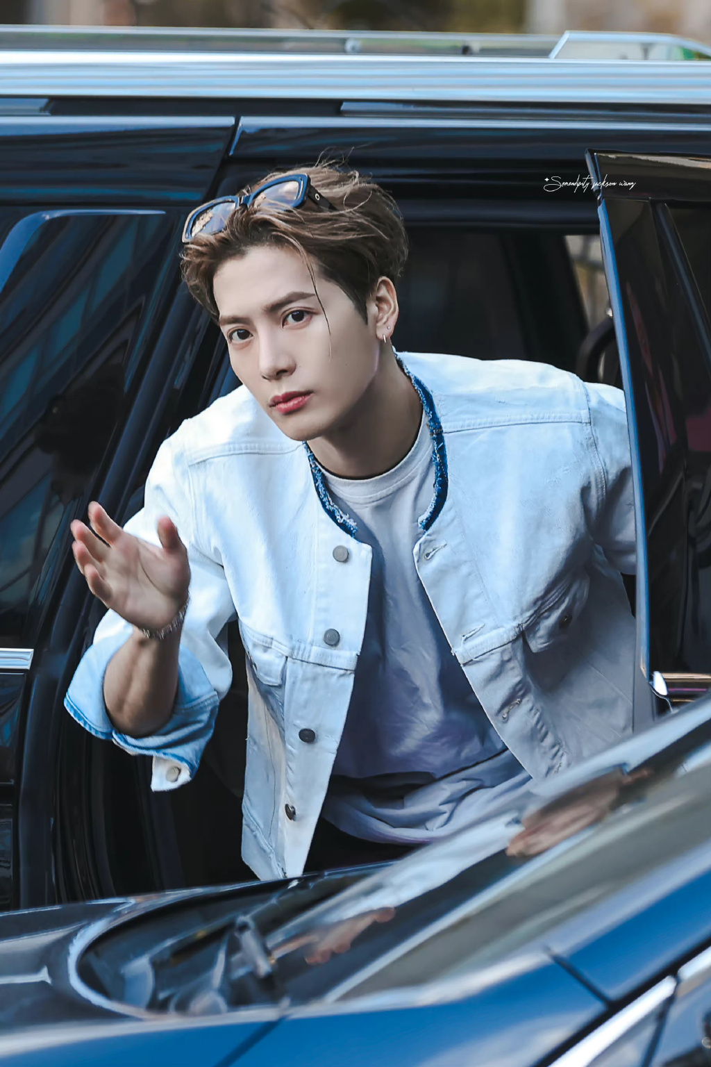 王嘉尔线下签售会生图,嘉尔的五官真的好立体