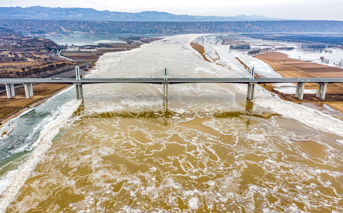 在黄河山西省运城市拍摄的黄河流凌景观