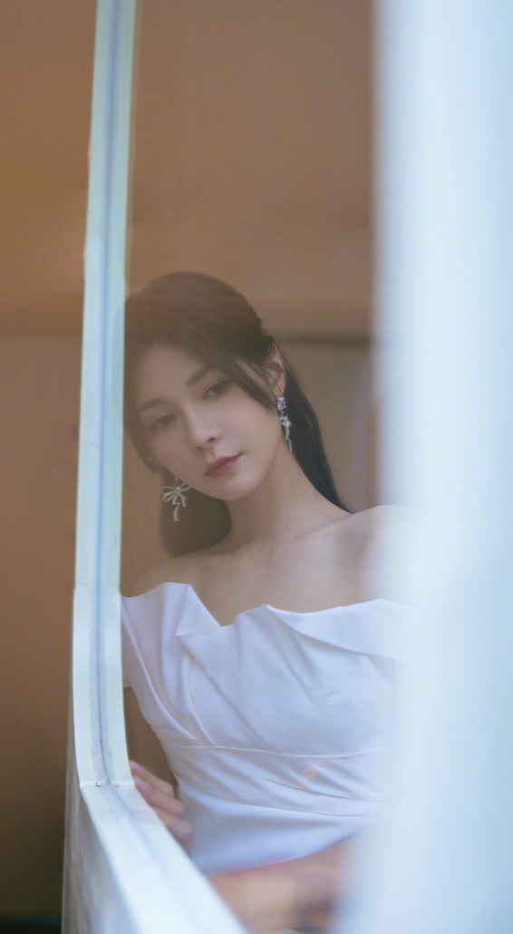 沈梦辰白色抹胸裙壁纸组图