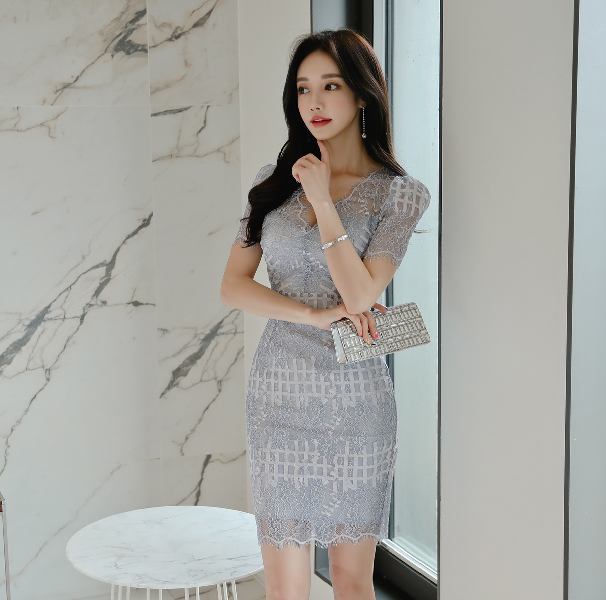 女神孙允珠时尚写真:星辰薄荷蓝珠纱朦胧复古衣裙