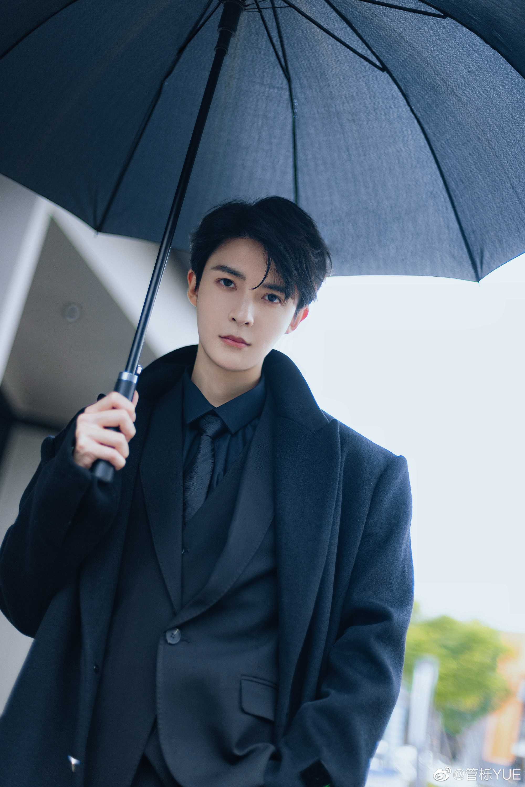 管栎帅气十足